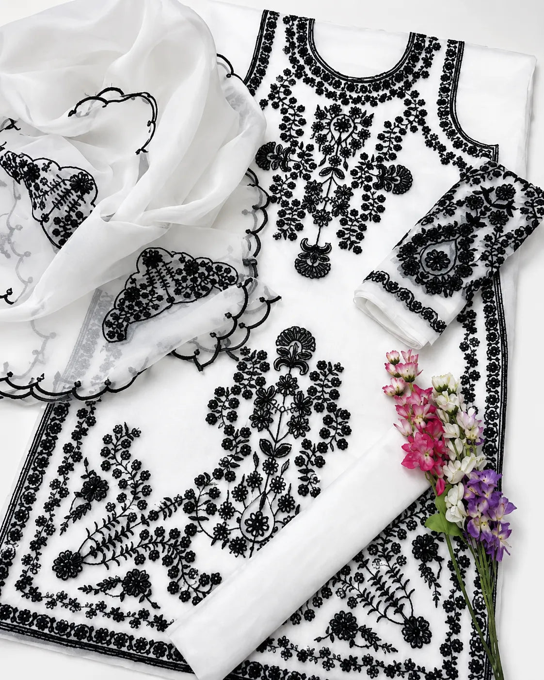 Sapphire 3-Piece Embroidered Lawn Suit – Premium Collection